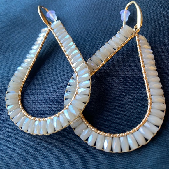 Gold tone with beige, sparkly beads statement dangle earrings - Picture 6 of 6
